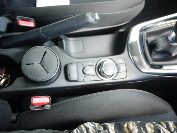 車内の隙間に物を落とさない隙間埋めクッション